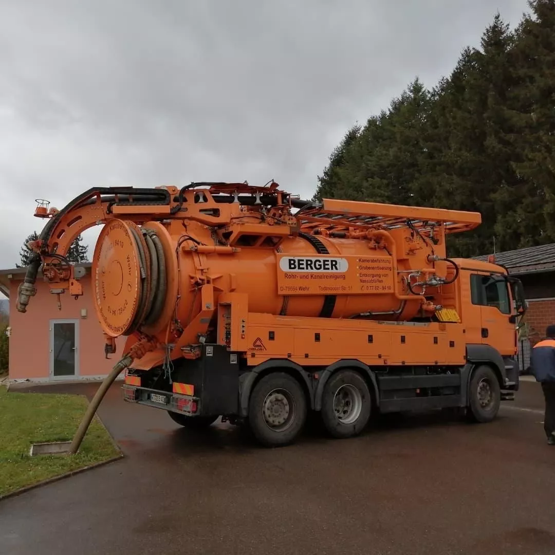 Berger GmbH * Rohr- und Kanalreinigung in Wehr, LKW im Einsatz