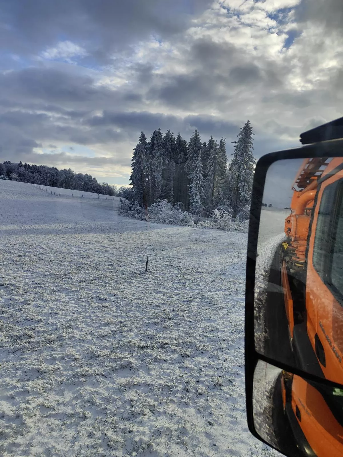 Berger GmbH * Rohr- und Kanalreinigung in Wehr, LKW im Einsatz - auch im Winter mit toller Aussicht