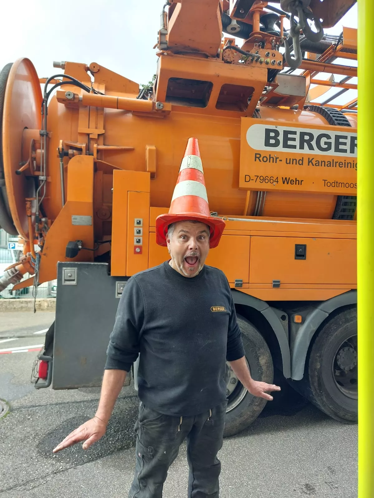 Auch Klöschti bei der Arbeit